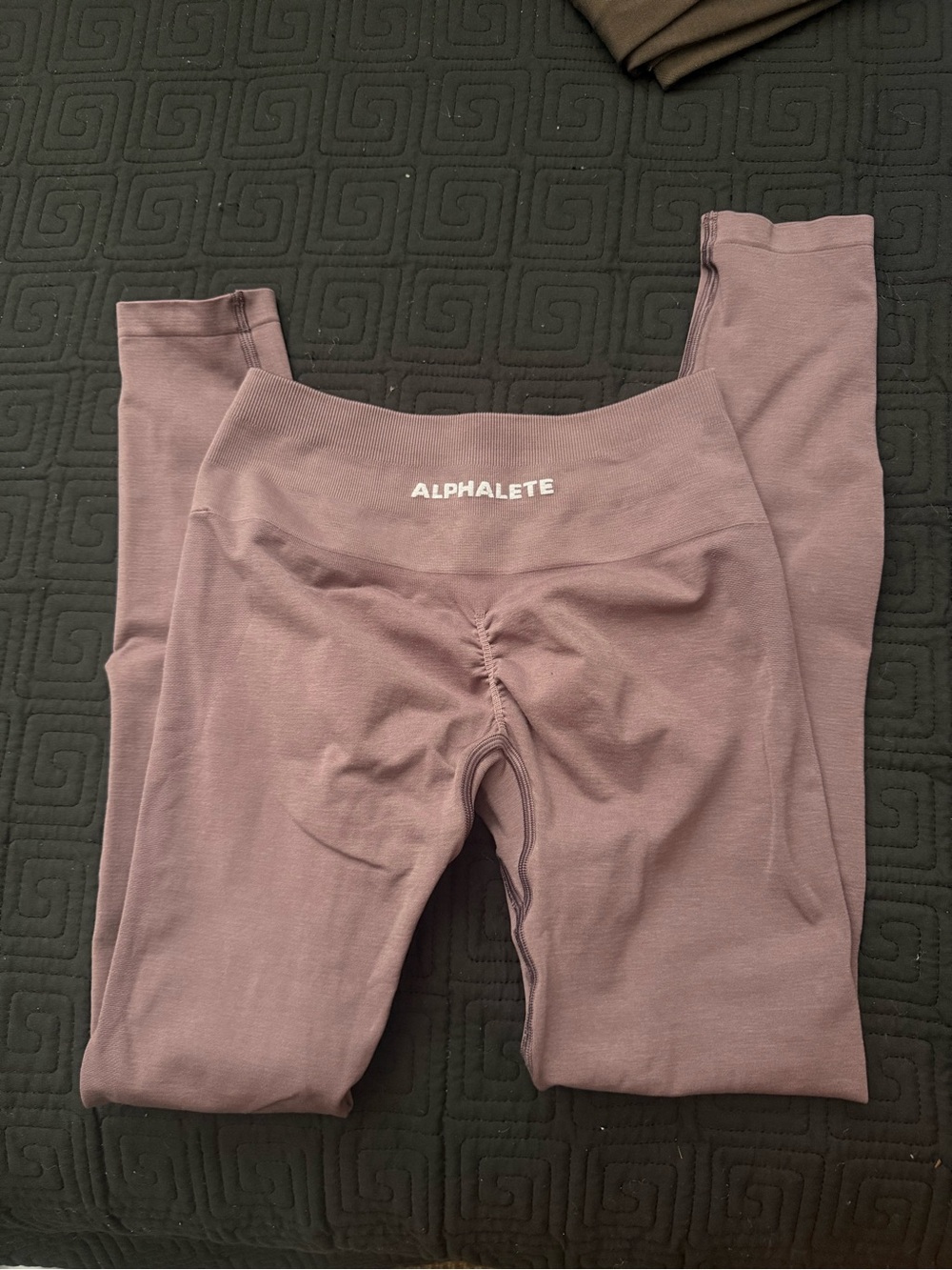 Alphalete Women's Seamless Scrunch Leggings - Mauve / dusty purple